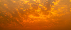 美丽的日落天空金日落天空与美丽的模式云全景场景橙色多云的天空背景美自然强大的和精神上的场景天堂金Cloudscape