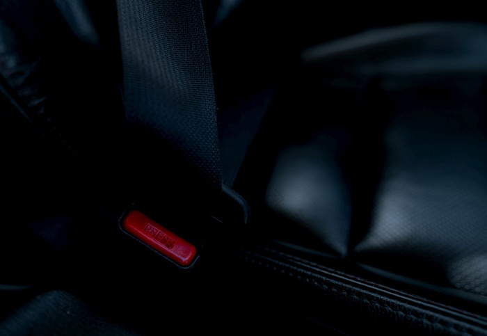 车座位带与红色的新闻按钮系安全带为安全和安全和保护生活从车事故扣黑色的座位带为安全扣座位带rsquo的法律安全路旅行