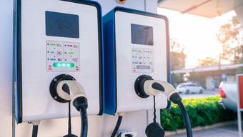 电车充电站为负责电池<strong>插头</strong>为车辆与电和混合动力引擎充电器清洁能源充电点为车绿色权力未来运输技术