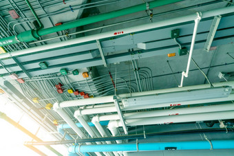 电开系统和镀锌钢管电电缆安装天花板聚氯乙烯塑料管排水系统和清洁水工业建筑天花板建筑建设