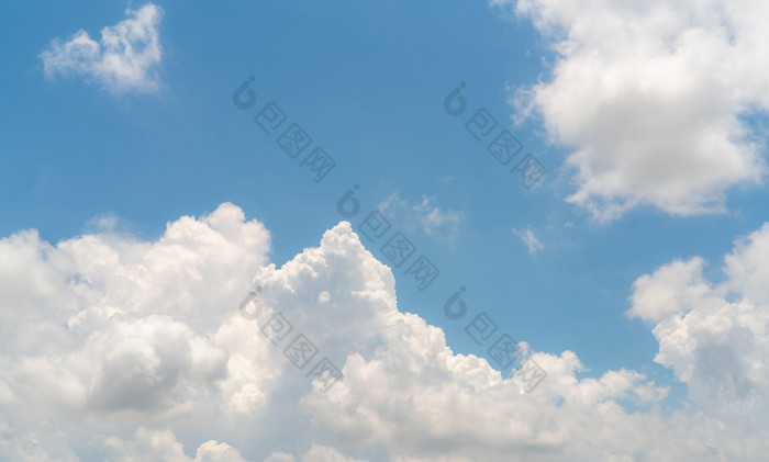 白色毛茸茸的云蓝色的天空软触摸感觉就像棉花白色蓬松的Cloudscape美自然特写镜头白色积云云纹理背景天空阳光明媚的一天纯白色云