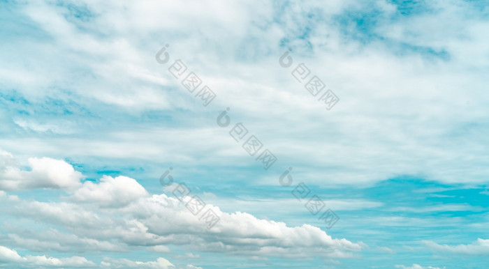 白色毛茸茸的云蓝色的天空软触摸感觉就像棉花白色蓬松的Cloudscape美自然白色积云云纹理背景天空阳光明媚的一天纯白色云美丽的天空