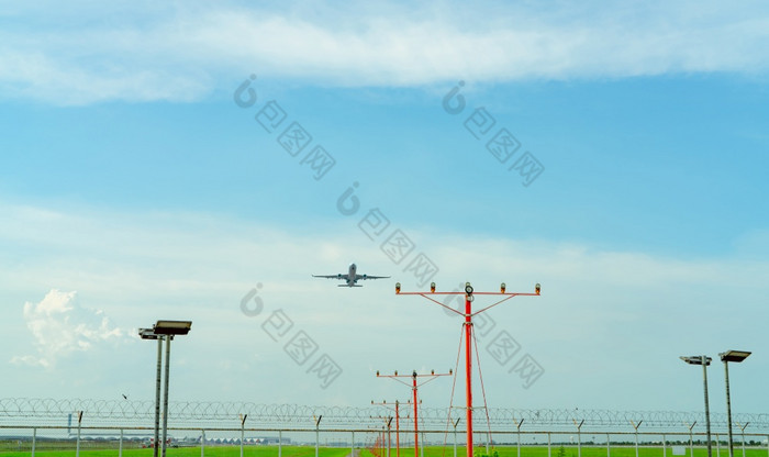 商业飞机飞行以上方法光的机场方法光系统概念机场跑道方法灯如果的机场栅栏为安全飞机取从从的机场