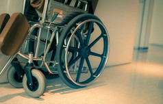 空轮椅附近走廊医院为服务病人和人与残疾医疗设备医院为援助老人椅子与轮子为病人哪护理首页