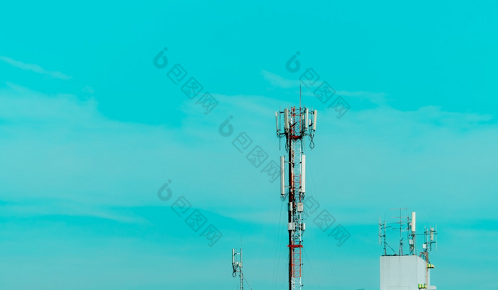 电信塔与蓝色的天空天线蓝色的天空广播和卫星波兰沟通技术电信行业移动电信网络