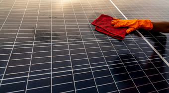 更清洁的清洁太阳能面板屋顶太阳能面板光伏模块维护可持续发展的资源和可再生能源为绿色太阳能权力为绿色能源技术为未来