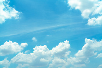 美丽的蓝色的天空和白色积云云摘要背景Cloudscape背景蓝色的天空和毛茸茸的白色云阳光明媚的一天自然天气美丽的蓝色的天空为快乐一天背景
