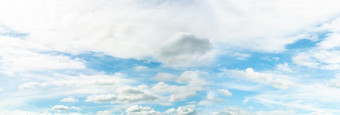 全景视图<strong>蓝色</strong>的天空和白色云摘要<strong>背景</strong>Cloudscape<strong>背景蓝色</strong>的天空和毛茸茸的白色云阳光明媚的一天自然天气美丽的<strong>蓝色</strong>的天空为快乐一天<strong>背景</strong>