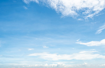 美丽的蓝色的<strong>天空</strong>和白色积云云摘要<strong>背景</strong>Cloudscape<strong>背景</strong>蓝色的<strong>天空</strong>和毛茸茸的白色云阳光明媚的一天自然天气美丽的蓝色的<strong>天空</strong>为快乐一天<strong>背景</strong>