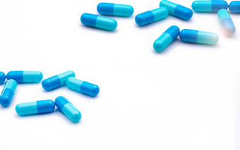 蓝色的抗生素胶囊药片白色背景<strong>处方</strong>药物抗生素药物电阻抗菌胶囊药片制药行业医疗保健和医学药店产品