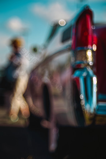 色彩斑斓的摘要背景复古的车博客背景与复制空间特写镜头视图古董美国汽车细节与泡沫散景效果美国汽车细节与泡沫散景效果