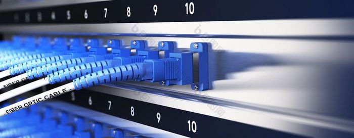 关闭光学纤维视电信设备和贴线内部网络基础设施模糊效果与焦点一个电缆蓝色的音调数据电信设备