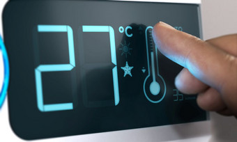 手指触碰数字恒温器温度控制器集度摄氏度复合之间的图像和<strong>背景</strong>数字恒温器温度控制器集度摄氏度