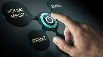 沟通策略广告运动概念手指关于新闻发射按钮市场营销运动复合图像在黑色的背景发射广告运动