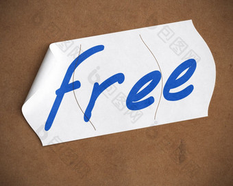 免费的词hanwritten到抱怨的价格标签在纸板背景蓝色的颜色文本白色标签和棕色（的）纸箱免费的词
