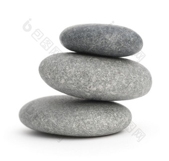 三个鹅<strong>卵石</strong>堆放一个到每一个其他石头在<strong>白色</strong>背景<strong>卵石</strong>堆栈岩石桩