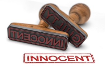 两个橡胶邮票在白色背景与的单词有罪<strong>和</strong>无辜的焦点的第二个一个插图判决不有罪无辜的人