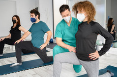 集团人瑜伽垫协助理疗师的康复诊所高质量照片集团人瑜伽垫协助理疗师的康复诊所