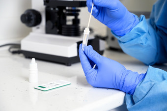 新冠病毒鼻拭子实验室测试医院实验室高质量照片新冠病毒鼻拭子实验室测试医院实验室