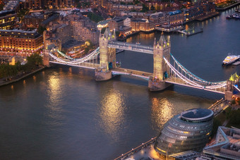 塔桥和河泰晤士河空中视图魔法小时伦敦曼联王国塔桥和河泰晤士河空中视图魔法小时伦敦曼联王国
