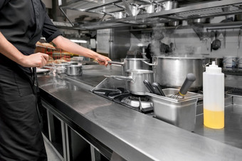 认不出来老板烹饪现代工业厨房高质量照片认不出来老板烹饪现代工业厨房