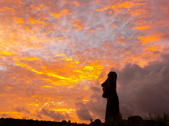 雕像复活节岛的<strong>背景</strong>的日落的<strong>融化</strong>的复活节雕像的阳光的日落雕像复活节岛的<strong>背景</strong>的日落<strong>融化</strong>的复活节雕像的阳光的日落