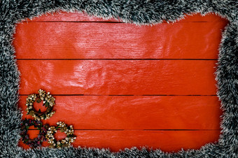 圣诞节作文红色的木董事会与圣诞节加兰和装饰有创意的作文与边境和复制空间前视图平躺圣诞节框架