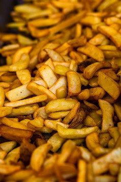 新鲜的炸土豆法国薯条街食物节日