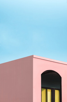 操纵技术为色彩斑斓的建筑背景设计玻璃窗口内部拱墙框架粉红色的现代房子建筑对蓝色的天空柔和的颜色语气风格
