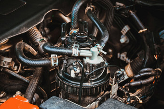 柴油燃料过滤器盒子和橡胶管的柴油引擎系统的车
