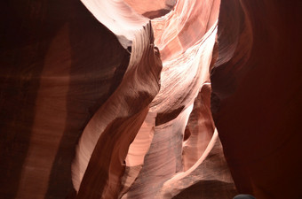 阳光闪亮的的红色的岩石羚羊峡谷亚利桑那州