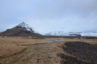 美丽的arnarstapi钓鱼村的基地火山山