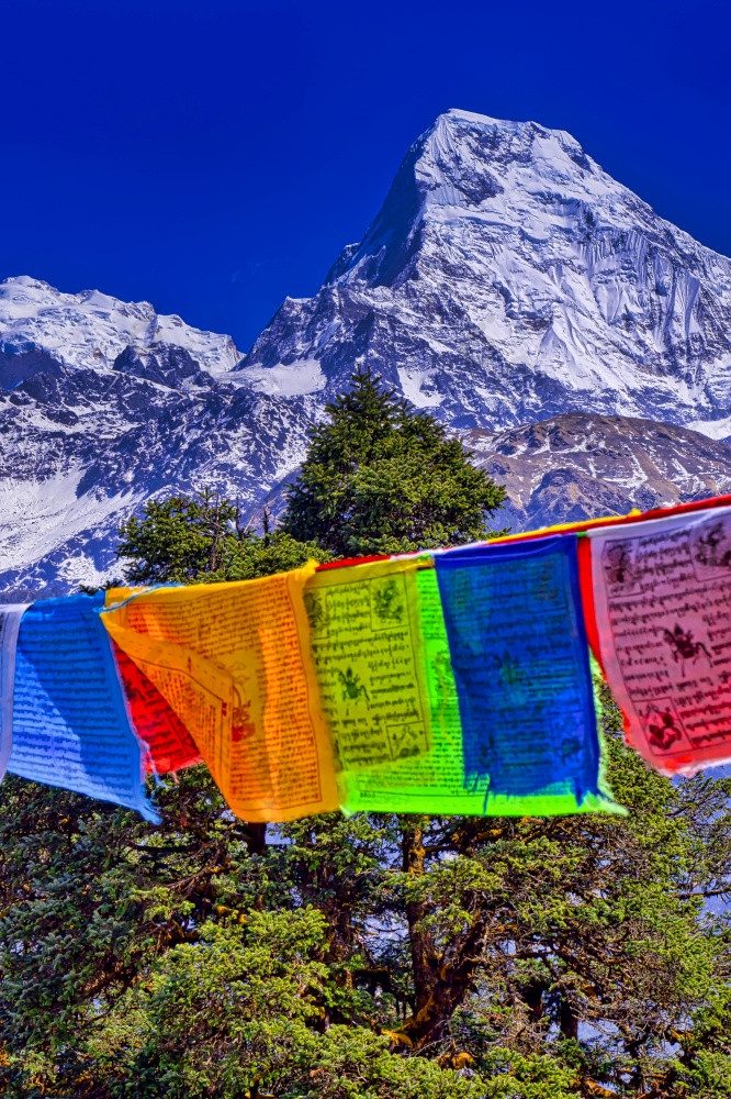祈祷旗帜安纳普尔纳峰范围长途跋涉安纳普尔纳峰基地营安纳普尔纳峰保护区域喜马拉雅山脉尼泊尔亚洲
