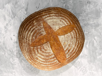 轮<strong>面包手工</strong>制作的棕色（的）<strong>面包</strong>前视图孤立的灰色的背景
