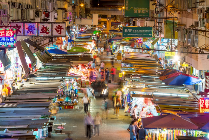 在香港香港7月霓虹灯灯莫角区域莫角非常受欢迎的购物的地方在香港香港中国