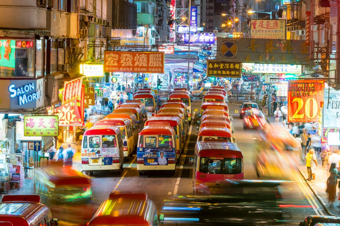在香港香港7月霓虹灯灯莫角区域莫角非常受欢迎的购物的地方在香港香港中国