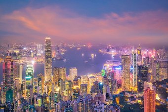 在香港香港城市天际线与维多利亚港视图《暮光之城》从前视图