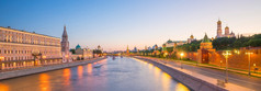 全景视图的莫斯科河和的克林姆林宫宫俄罗斯日落