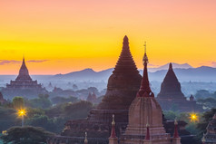 蒲甘城市市中心天际线城市景观缅甸日落