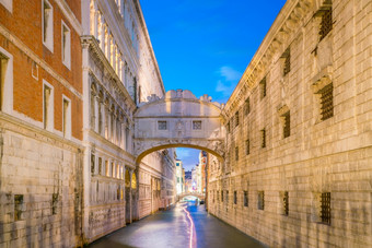视图运河和的著名的桥叹了<strong>口气</strong>威尼斯意大利