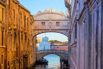 视图运河和的著名的桥叹了<strong>口气</strong>威尼斯意大利