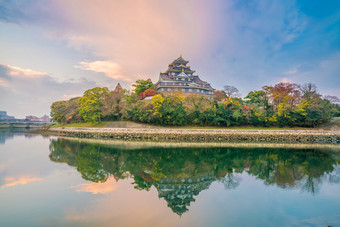 日本冈山城堡秋天季节日本冈山城市日本日落