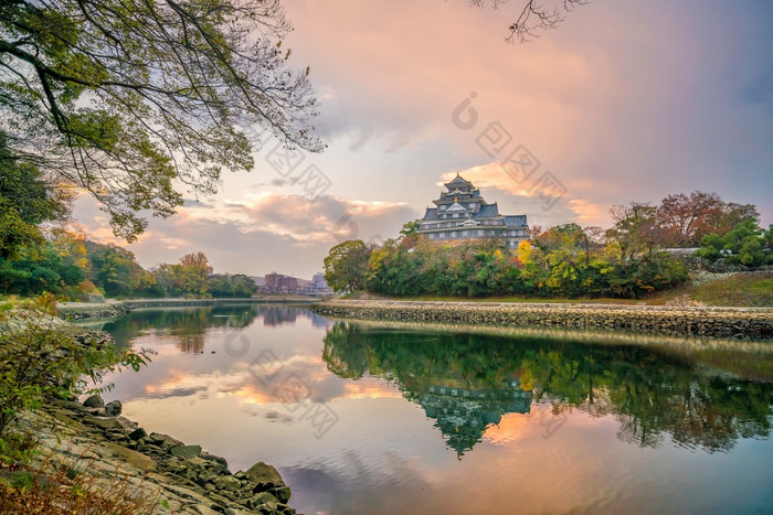 日本冈山城堡秋天季节日本冈山城市日本日落