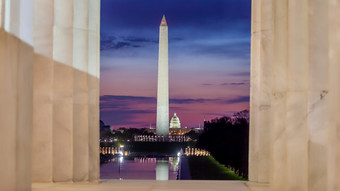 华盛顿纪念碑镜像的反映池华盛顿美国日出