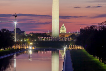 华盛顿纪念碑镜像的反映池华盛顿美国日出