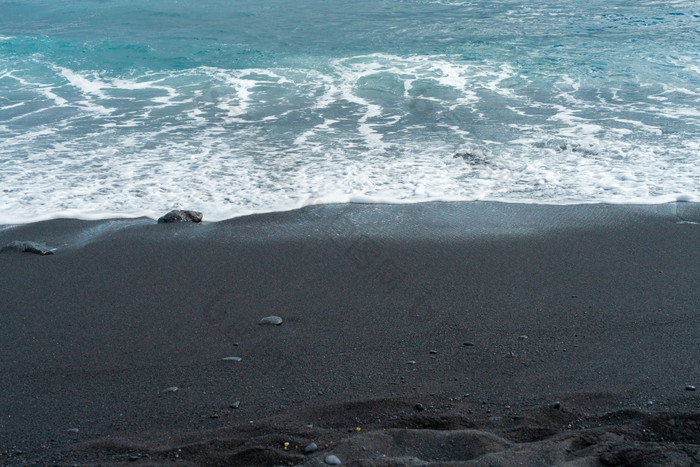 黑色的沙子海滩宏摄影柔滑的黑色的海滩纹理简约黑色的背景tenerife沃卡尼克桑迪海岸海洋波与白色泡沫卷在黑色的沙子海滩与卵石柔滑的黑色的海滩纹理简约黑色的背景tenerife沃卡尼克桑迪海岸