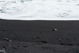 黑色的沙子海滩宏摄影柔滑的黑色的海滩纹理<strong>简约</strong>黑色的背景tenerife沃卡尼克桑迪海岸海洋波与白色泡沫卷在黑色的沙子海滩与卵石柔滑的黑色的海滩纹理<strong>简约</strong>黑色的背景tenerife沃卡尼克桑迪海岸