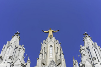 的赎罪的寺庙的神圣的心巴塞罗那西班牙与经典蓝色的天空的赎罪的寺庙的神圣的心巴塞罗那西班牙与经典蓝色的天空