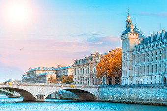 视图看到河和美丽的巴黎体系结构秋天城市巴黎法国视图看到河和美丽的巴黎体系结构秋天城市巴黎法国