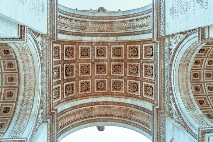 的弧凯旋门巴黎见过从下面的弧凯旋门巴黎见过从下面